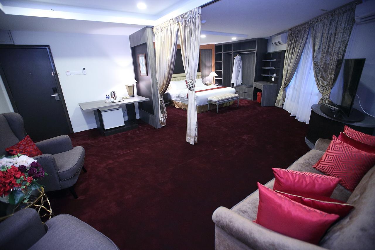 Al Khatiri Hotel Кубанг Кериан Екстериор снимка