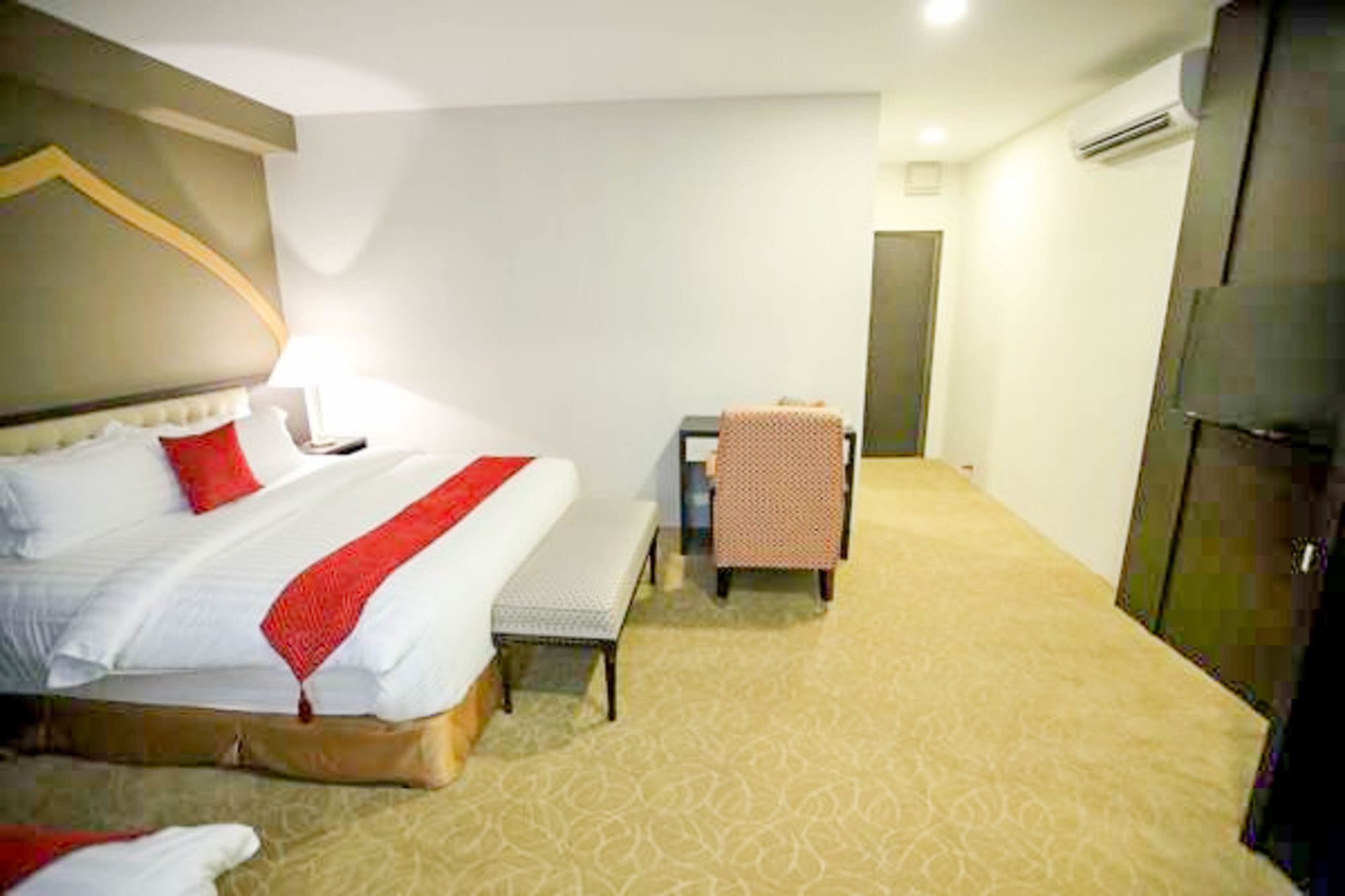 Al Khatiri Hotel Кубанг Кериан Екстериор снимка